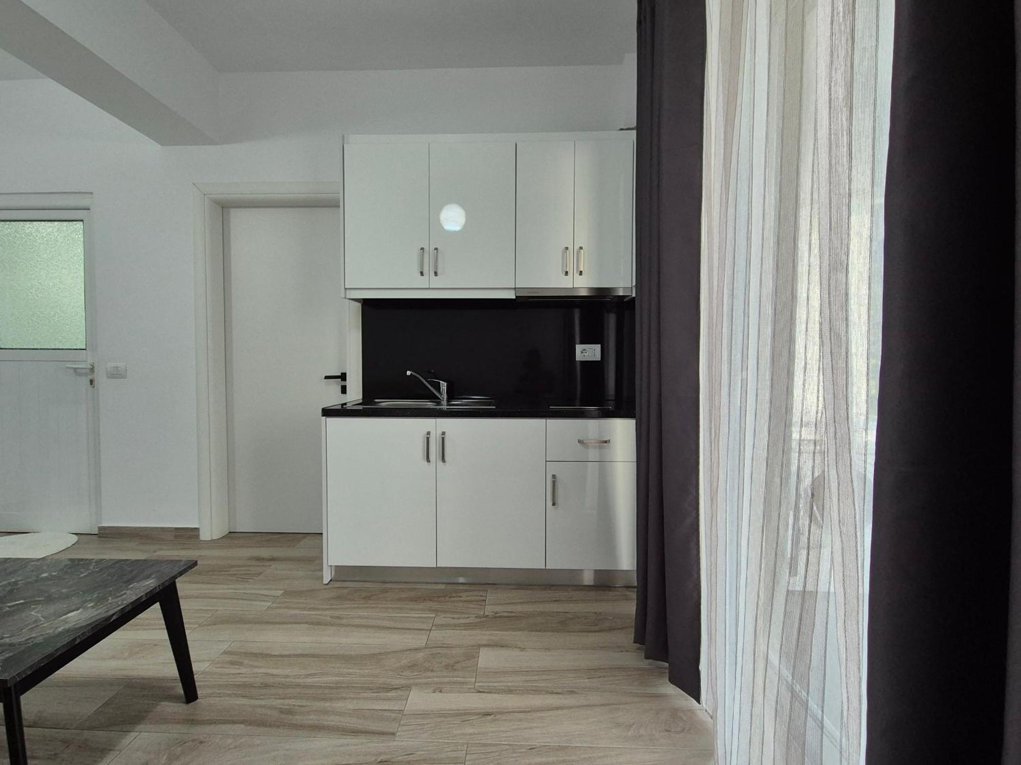 Flore Rooms Sarandë 外观 照片